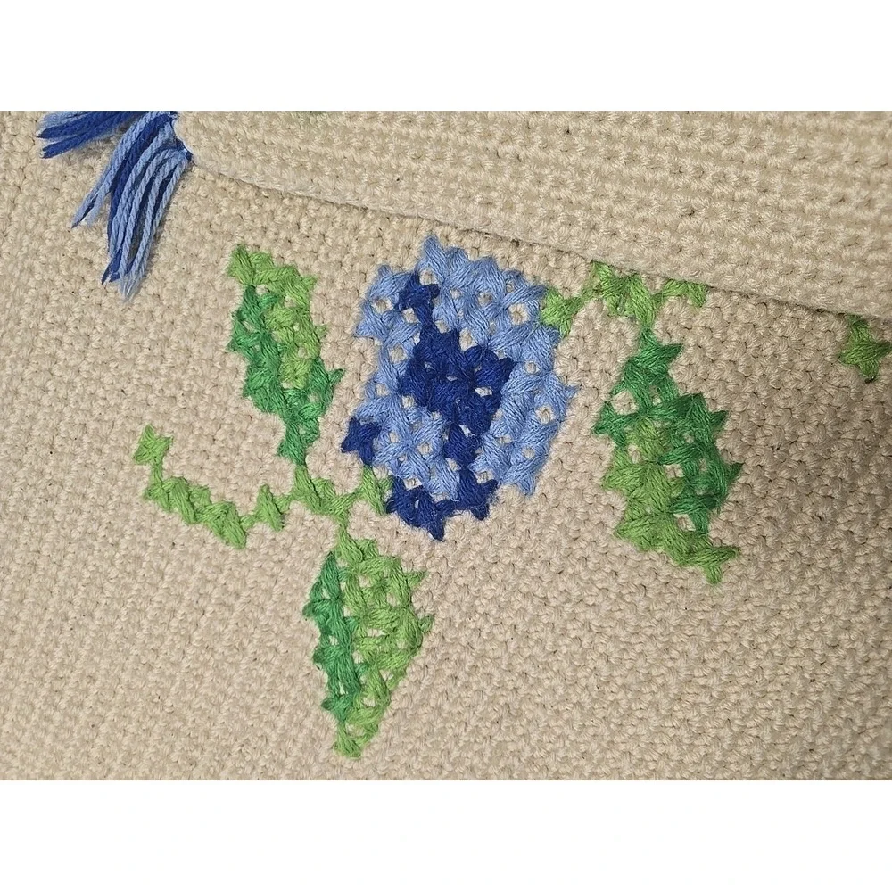 Vtg Embroidered Cross Stitch Crochet Floral Home Decor Fringe Afghan Rug‎ Throw